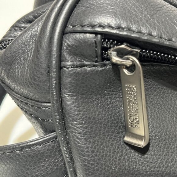 Black Faux Leather Kenneth Cole Reaction Men's Toiletry Zip Bag 9"x4"x4.5" - Picture 7 of 15